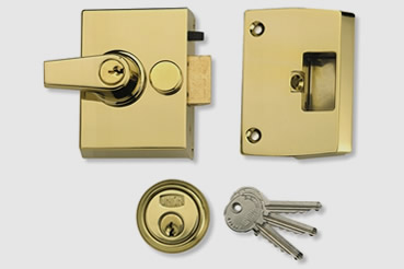 Nightlatch installation by Hatfield master locksmith